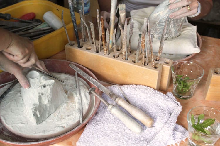 Arbeiten mit Speckstein in der Kunstwerkstatt